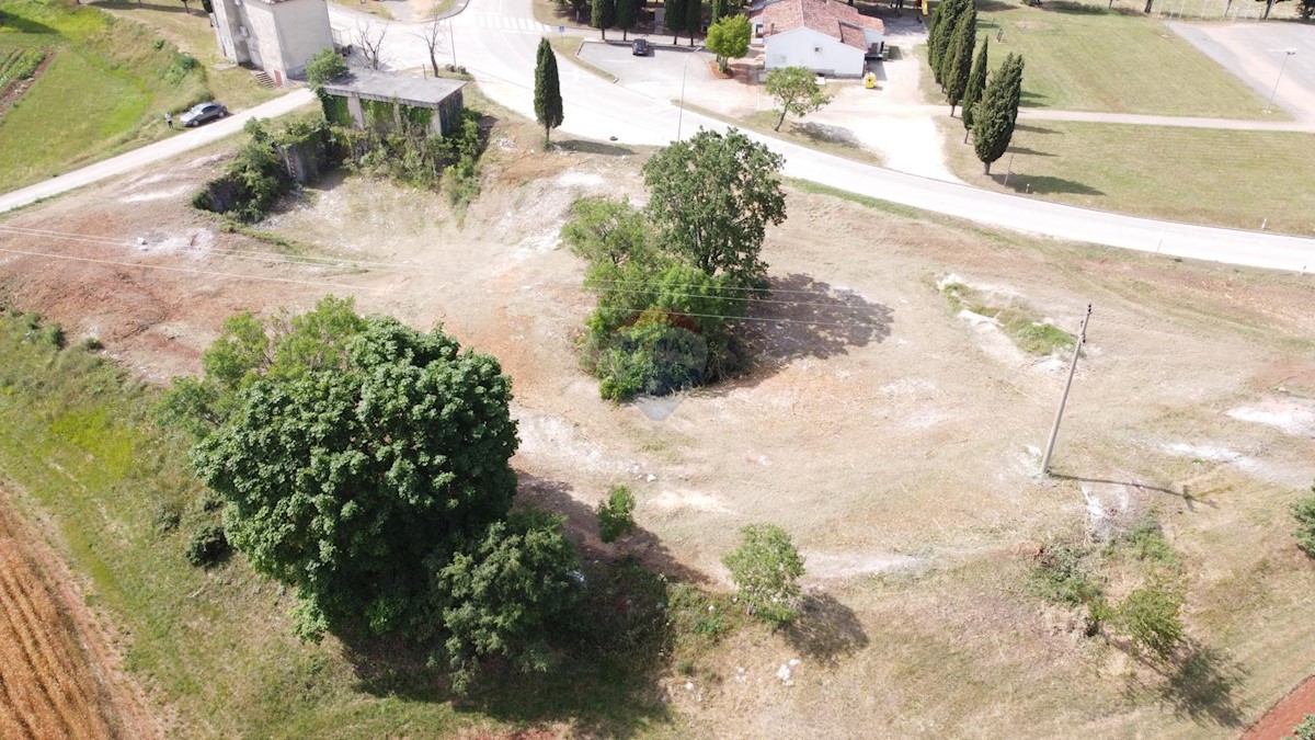 ISTRIA, ŽMINJ - Building plot 3640 m2 with building 57 m2