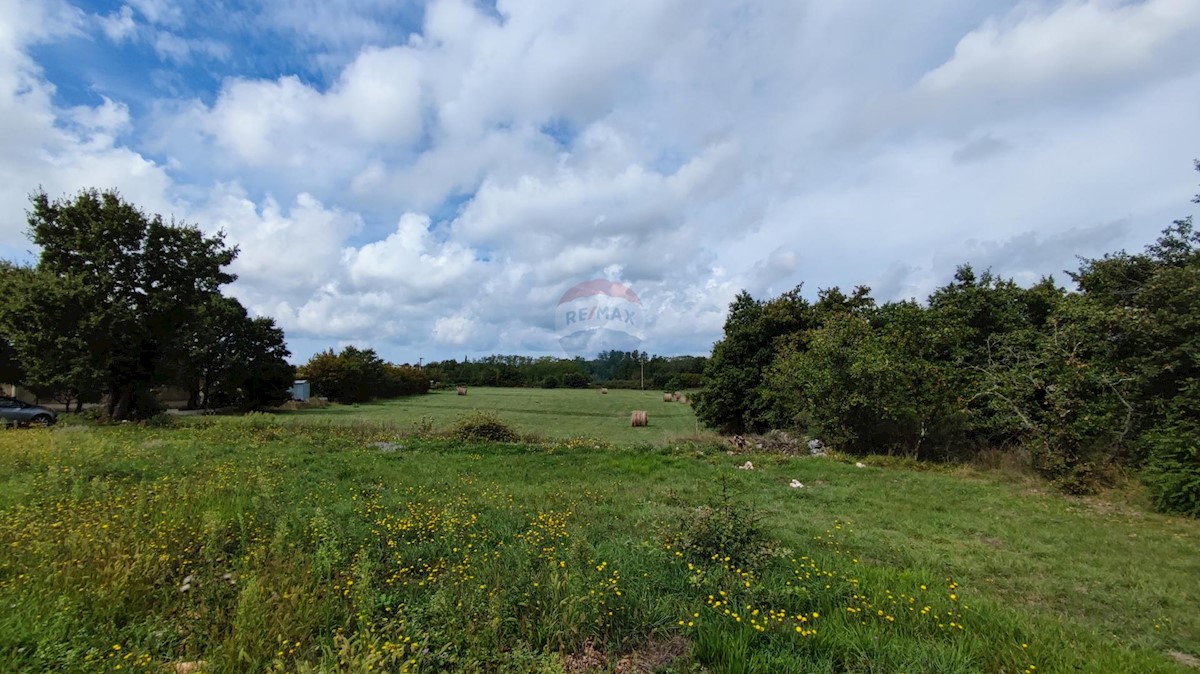 Stavbno zemljišče Marčana, 1.102m2