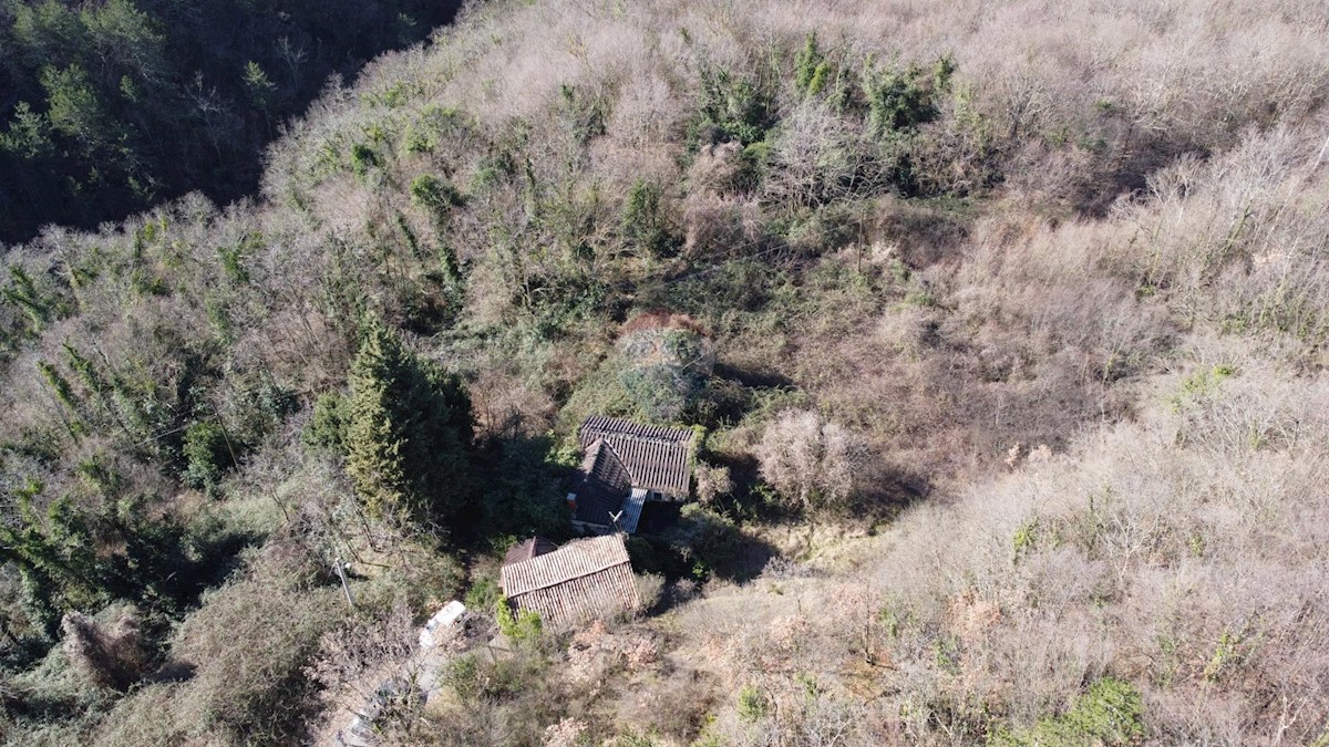 ISTRIA, KRŠAN - Ruined house 145 m2 on a plot of 1381 m2