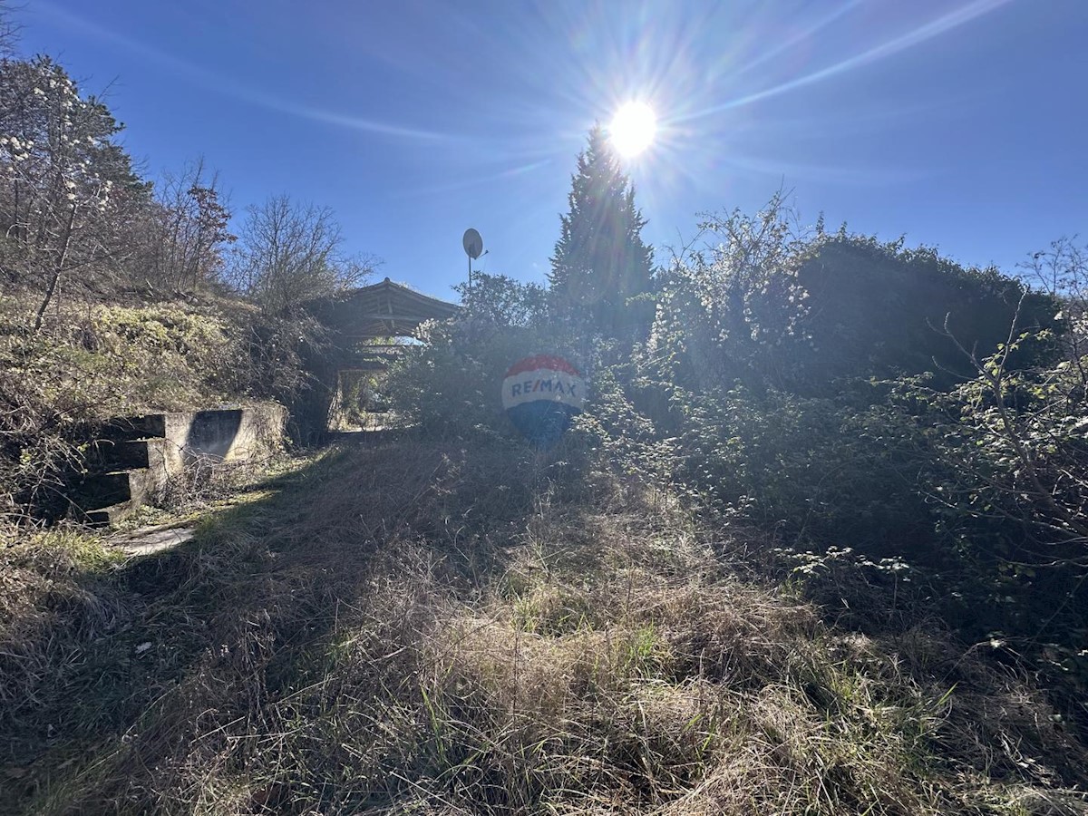 ISTRIA, KRŠAN - Ruined house 145 m2 on a plot of 1381 m2