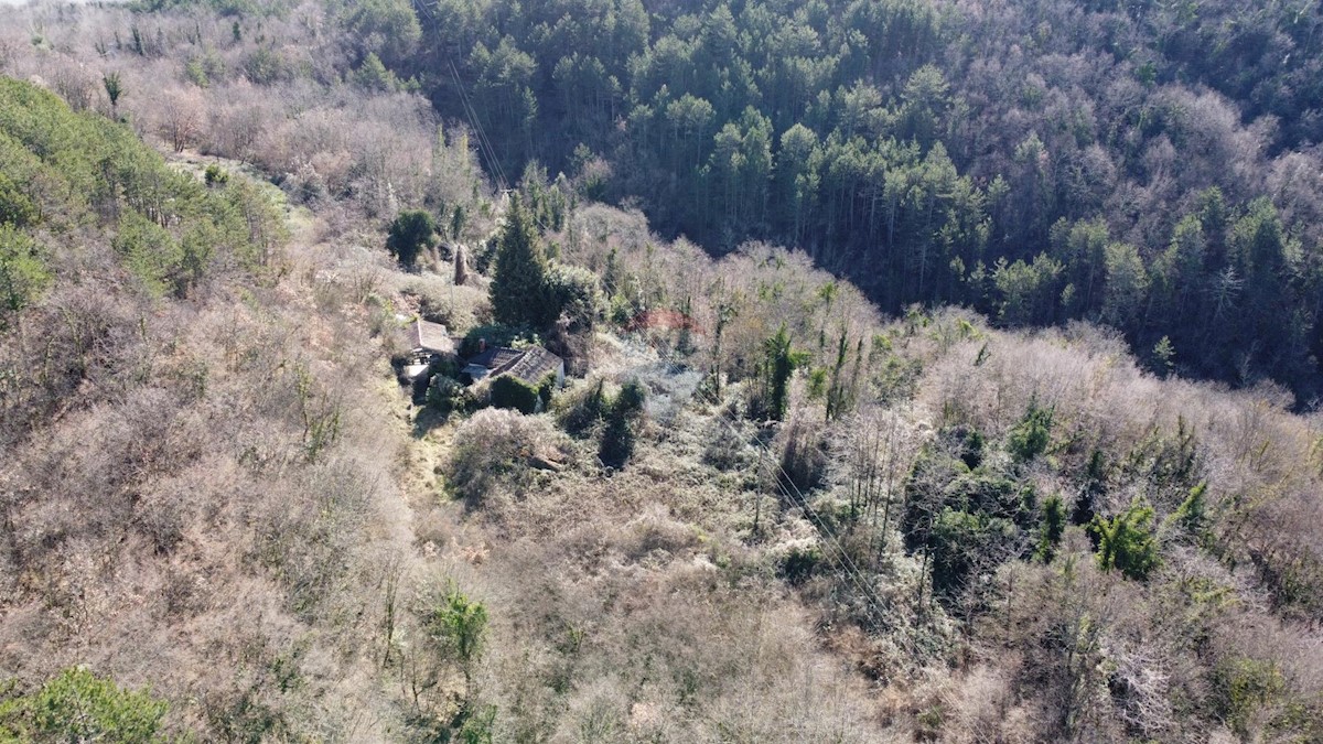 ISTRIA, KRŠAN - Ruined house 145 m2 on a plot of 1381 m2