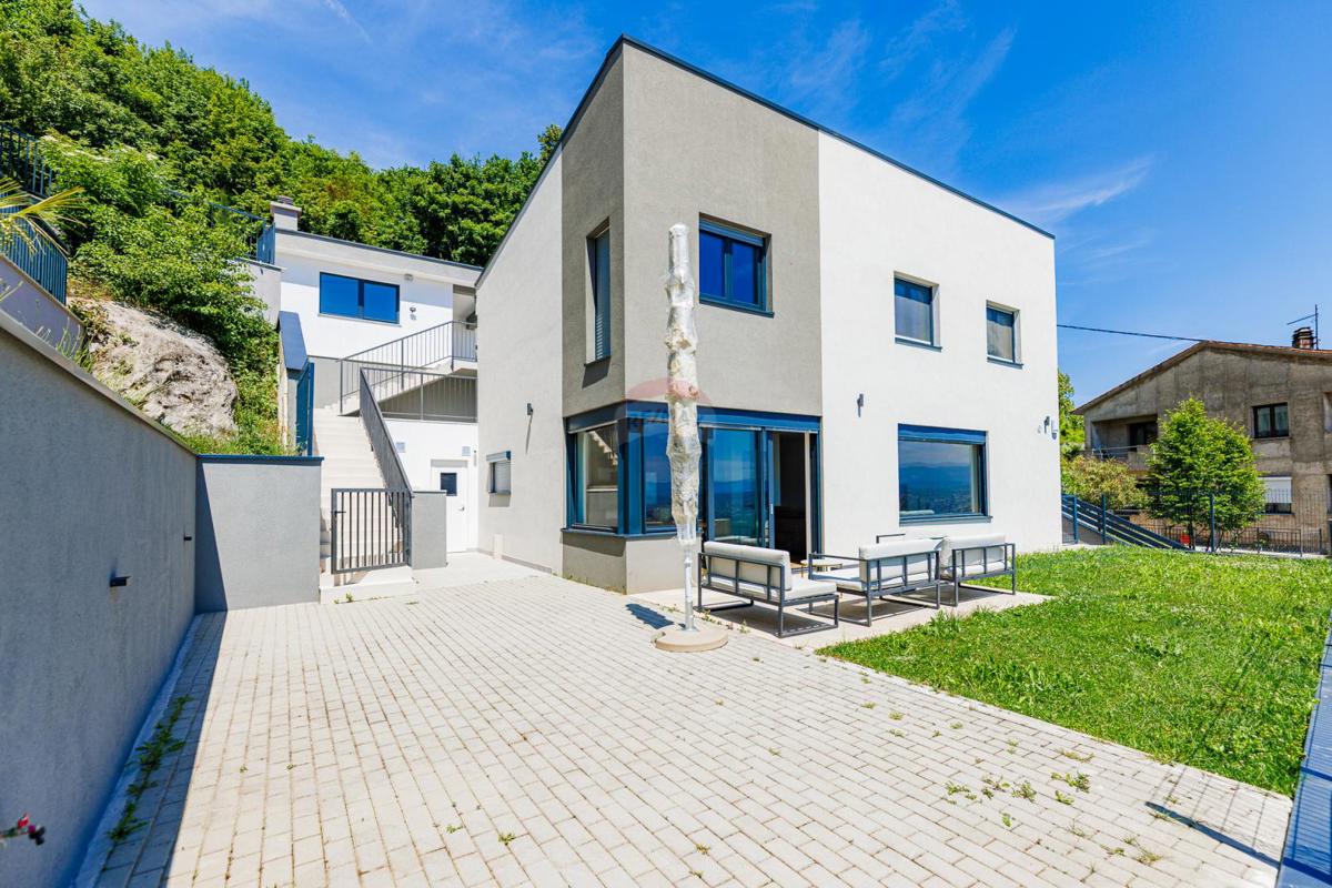 Hiša Bregi, Matulji, 180m2