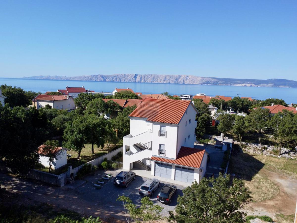 Novi Vinodolski, Povile – etaža z 2 ločenima stanovanjema