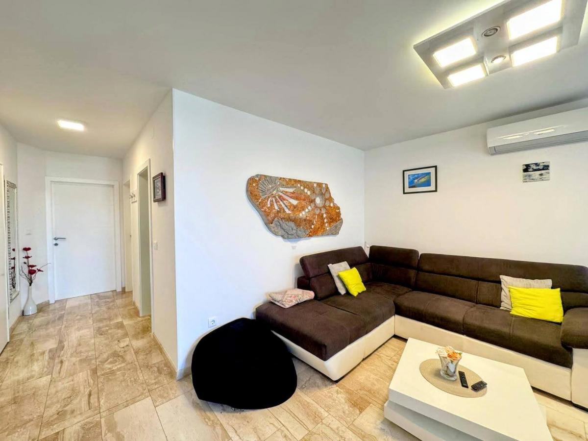 Stanovanje/Apartma Malinska, Malinska-Dubašnica, 66m2