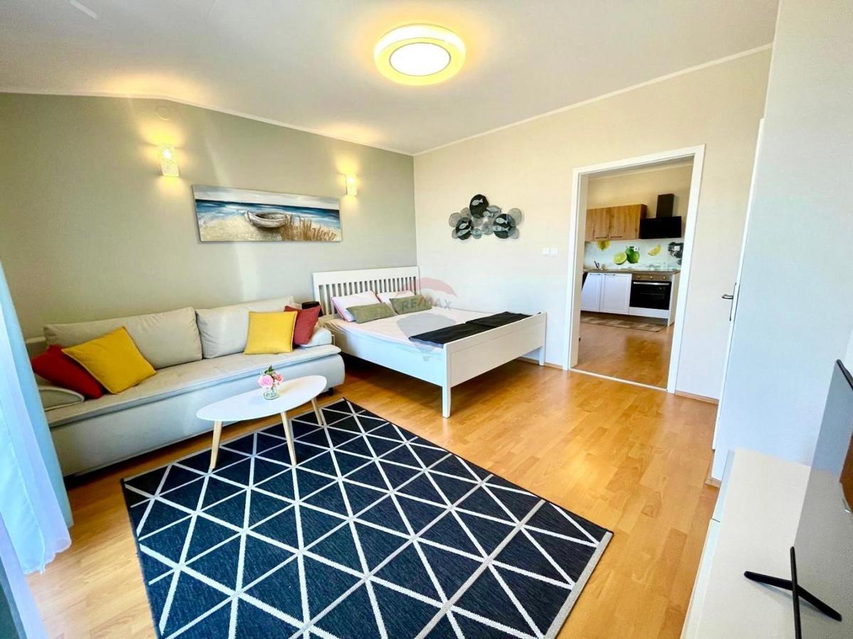 Crikvenica, Center – Enosobno Stanovanje v 2. Vrsti od Morja
