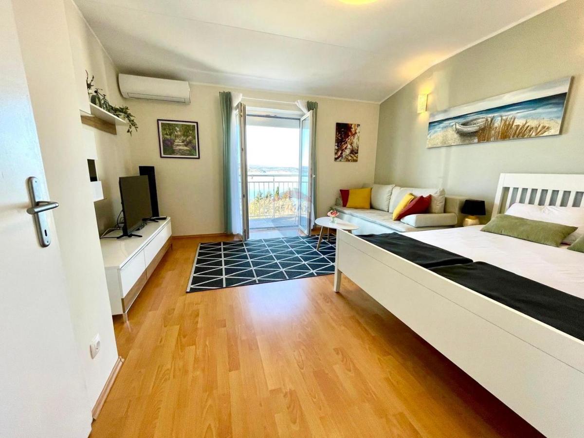 Crikvenica, Center – Enosobno Stanovanje v 2. Vrsti od Morja