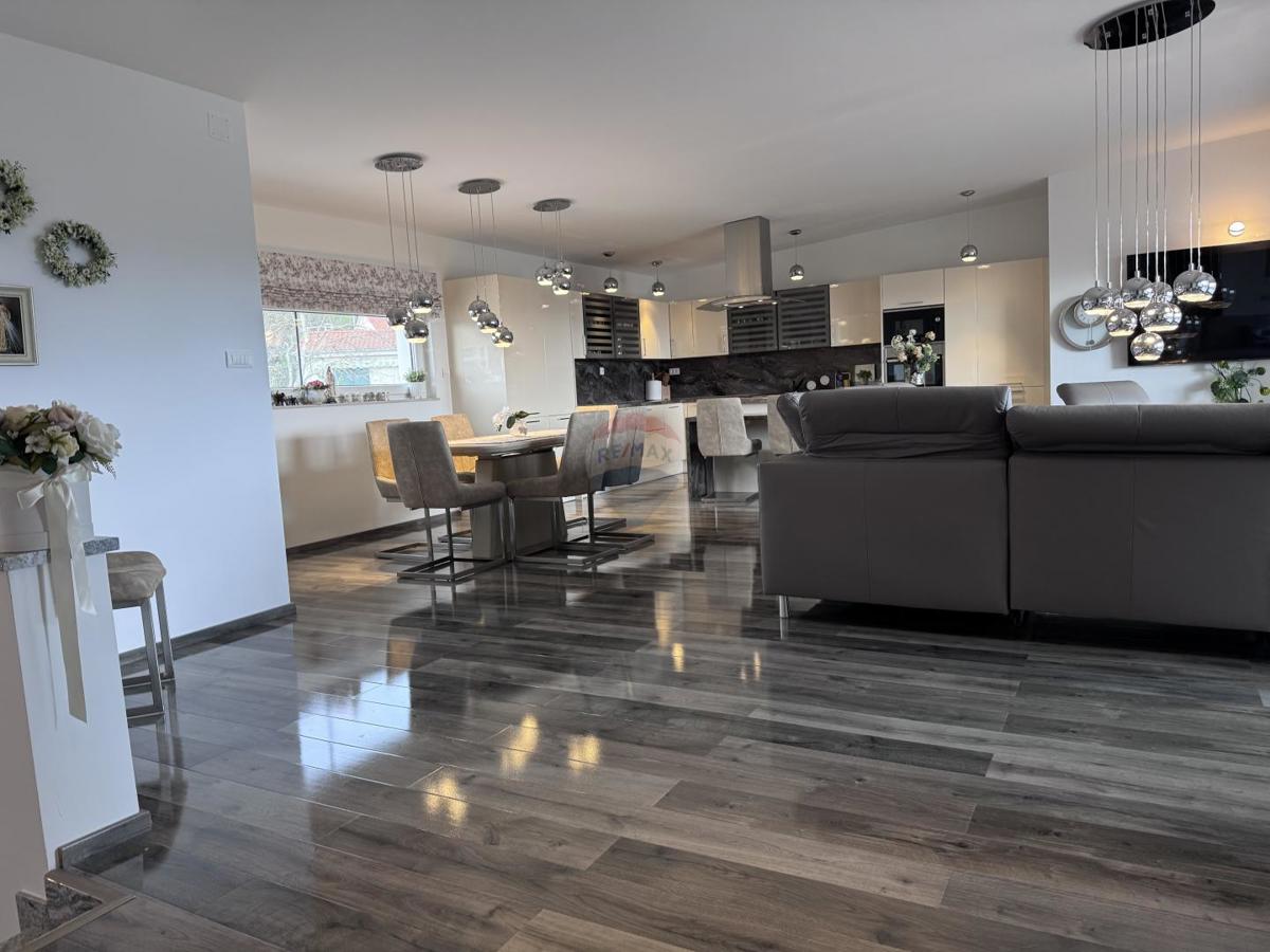 Stanovanje/Apartma Malinska, Malinska-Dubašnica, 192m2