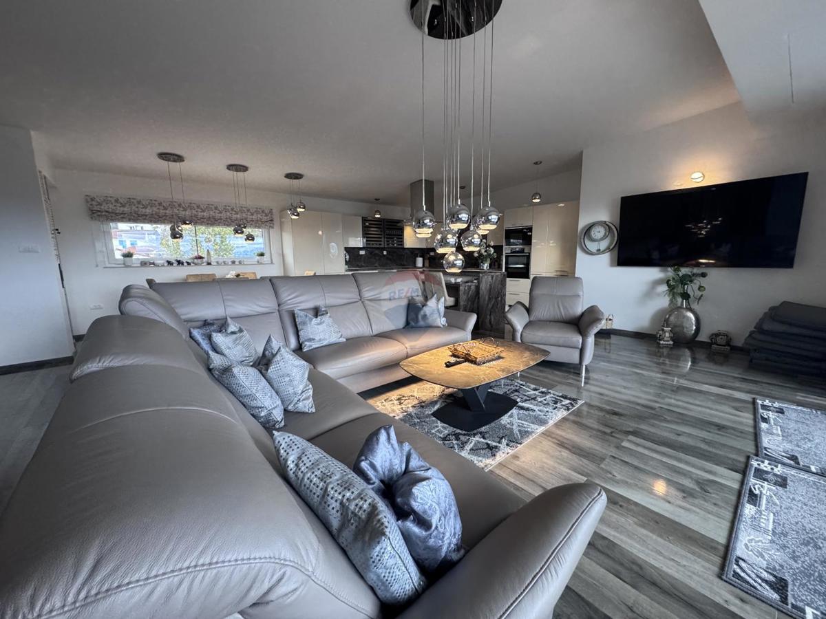 Stanovanje/Apartma Malinska, Malinska-Dubašnica, 192m2