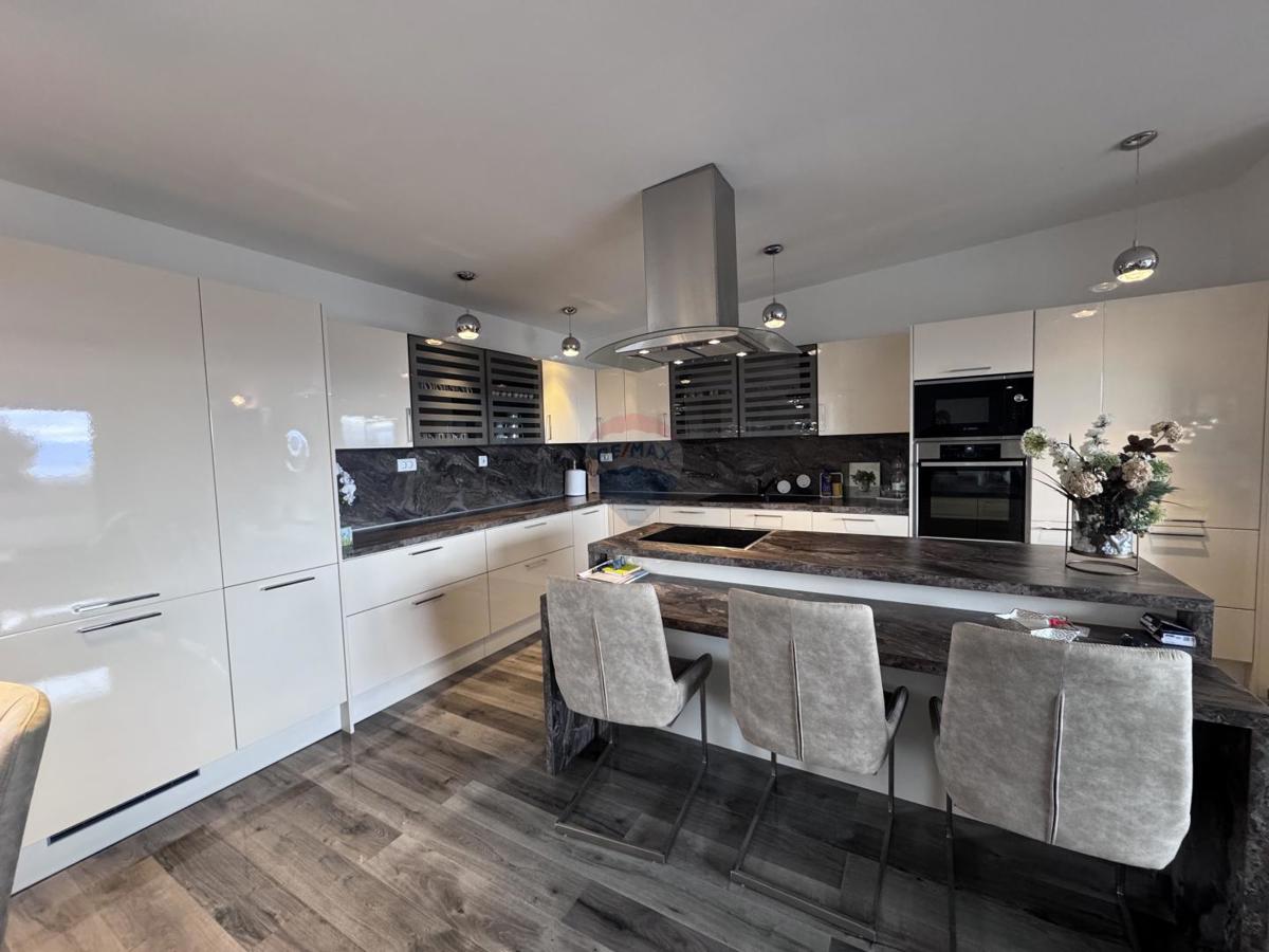 Stanovanje/Apartma Malinska, Malinska-Dubašnica, 192m2