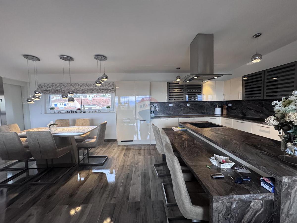 Stanovanje/Apartma Malinska, Malinska-Dubašnica, 192m2