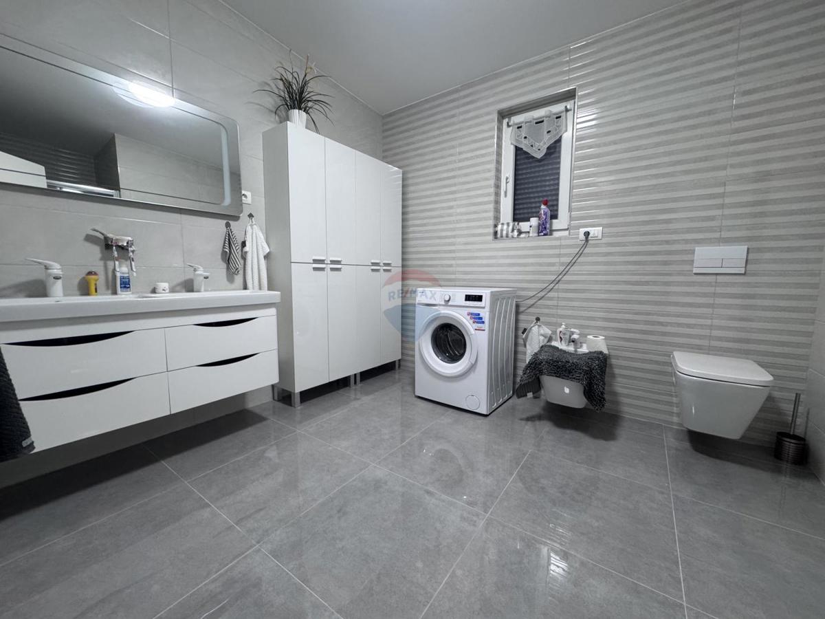 Stanovanje/Apartma Malinska, Malinska-Dubašnica, 192m2