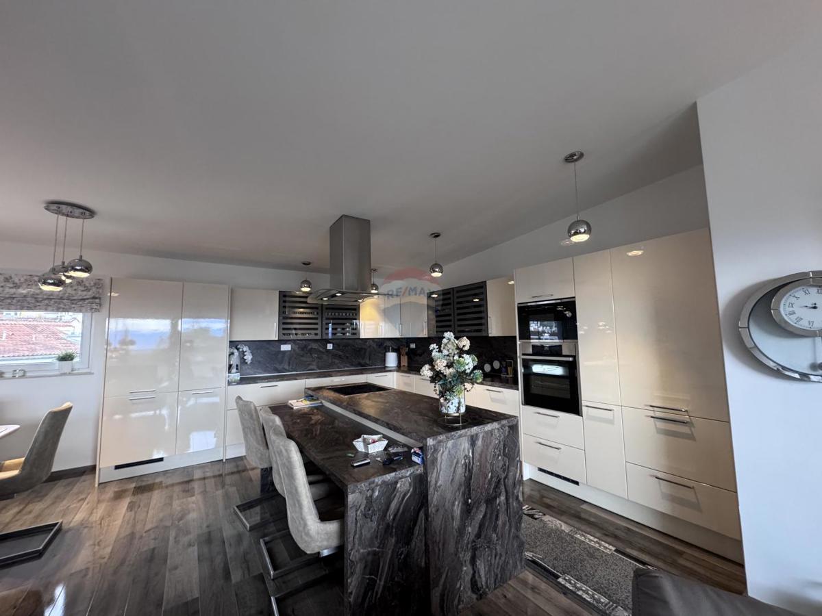 Stanovanje/Apartma Malinska, Malinska-Dubašnica, 192m2
