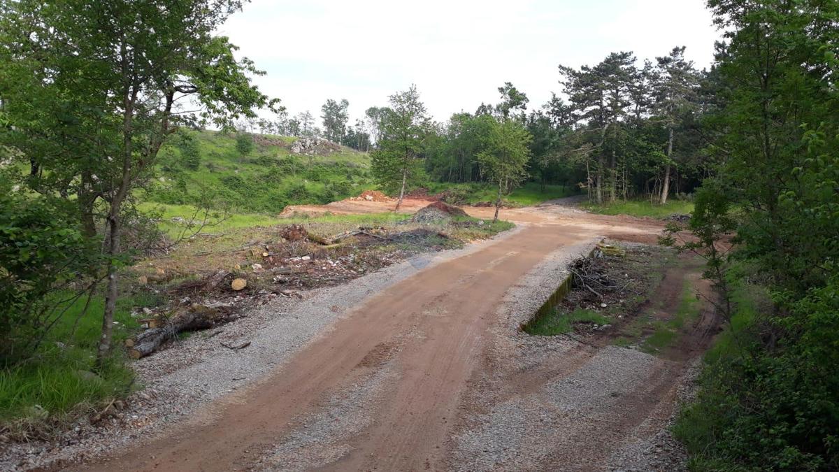 Stavbno zemljišče Breza, Klana, 550m2