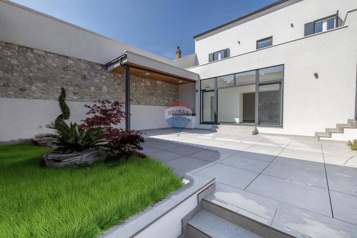 Crikvenica, Tribalj – 2 prenovljeni kamniti hiši