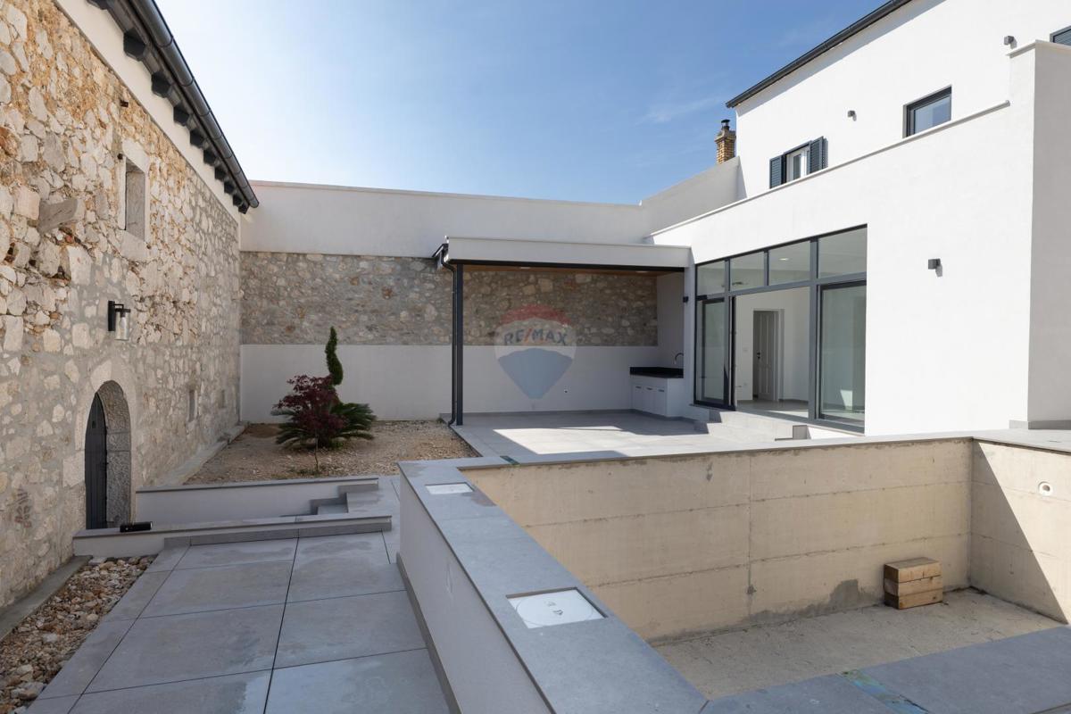 Crikvenica, Tribalj – 2 prenovljeni kamniti hiši