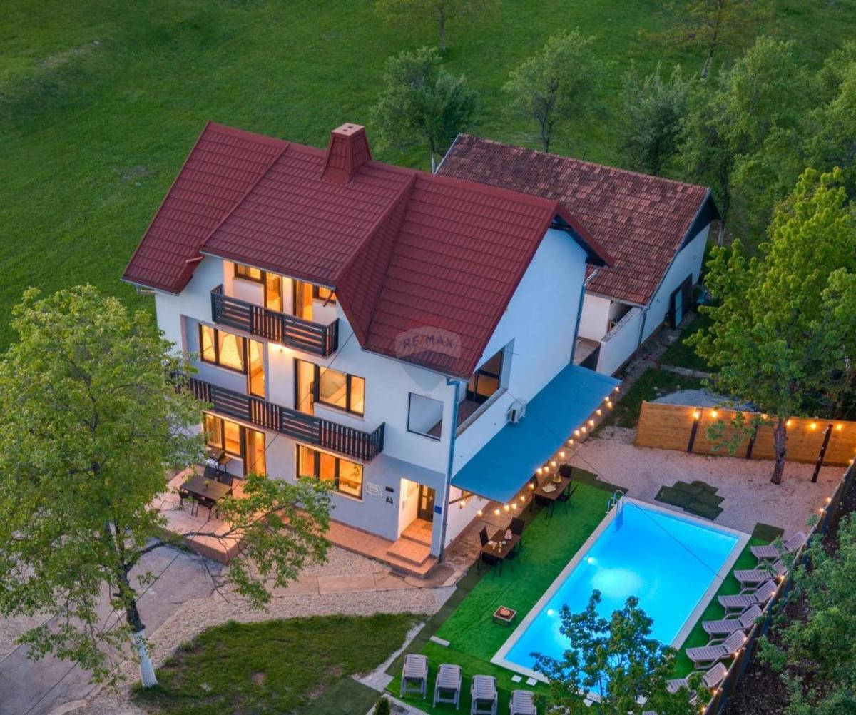 Hiša Drežnik Grad, Rakovica, 400m2