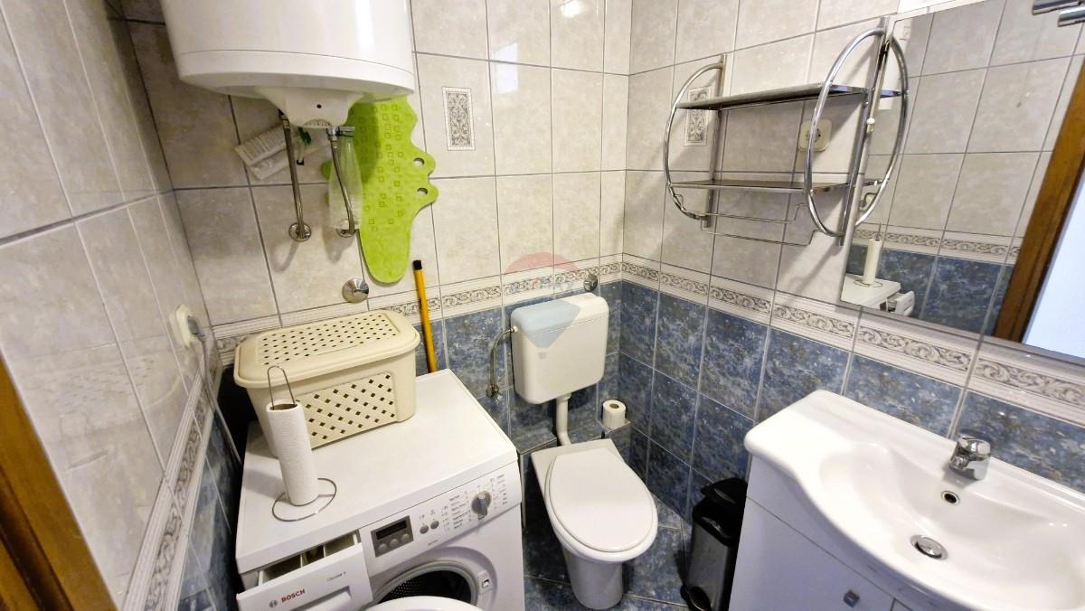 Medulin, Vinkuran, dvosobno stanovanje z balkonom, 600 m od morja