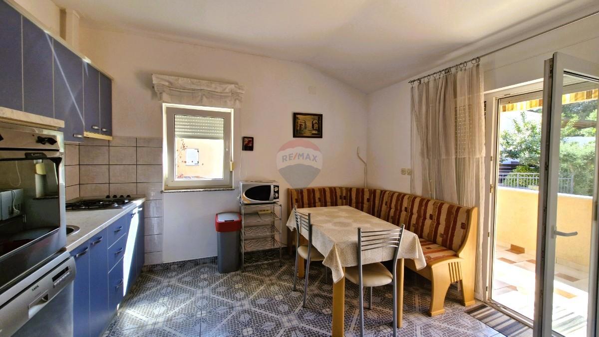 Medulin, Vinkuran, dvosobno stanovanje z balkonom, 600 m od morja