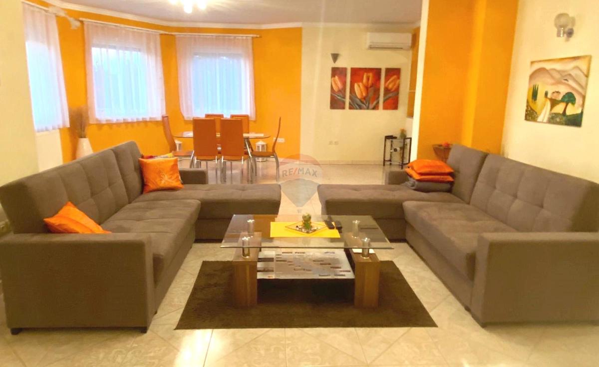 Hiša Umag, 395m2