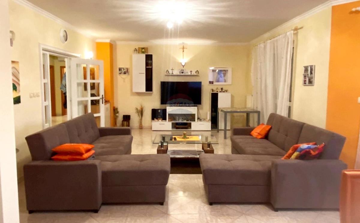 Hiša Umag, 395m2