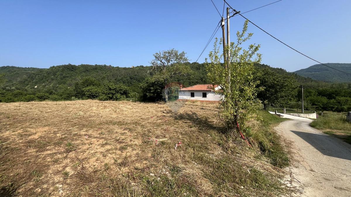 Stavbno zemljišče Senj, Buzet, 2.347m2