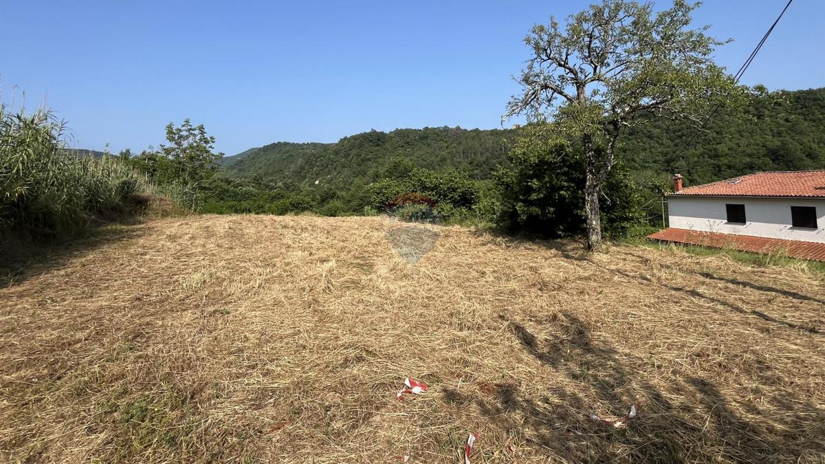 Stavbno zemljišče Senj, Buzet, 2.347m2