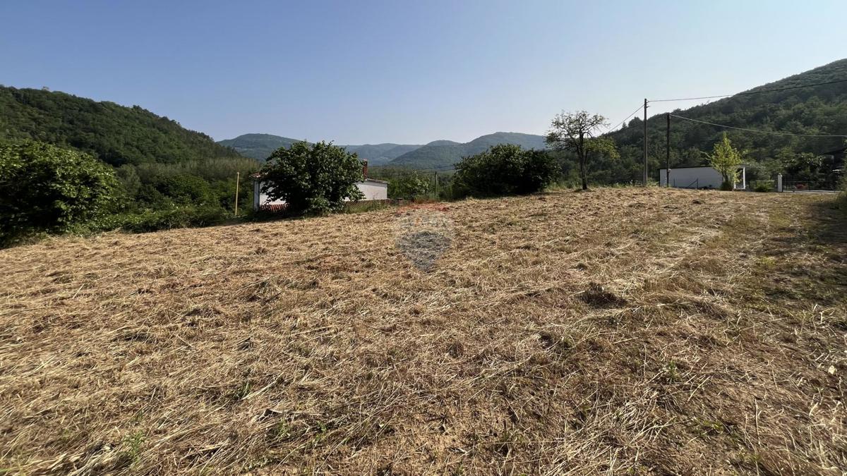Stavbno zemljišče Senj, Buzet, 2.347m2