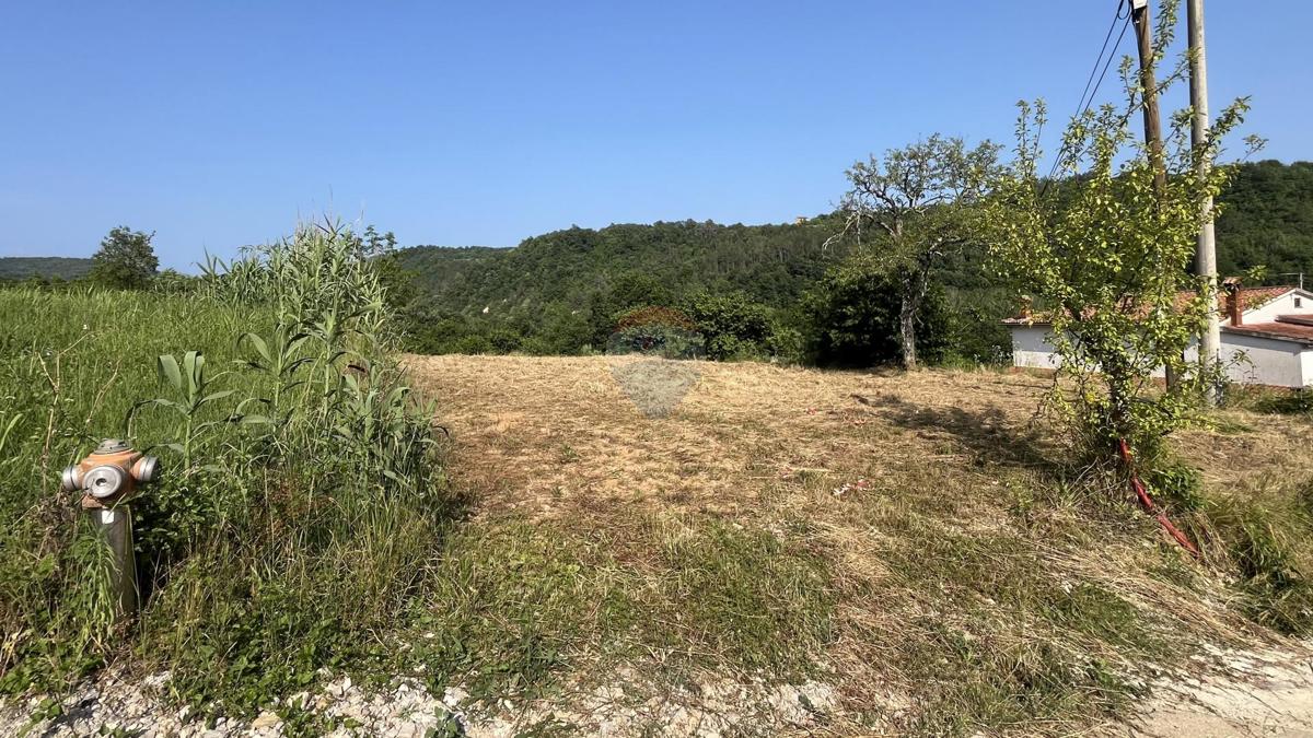 Stavbno zemljišče Senj, Buzet, 2.347m2