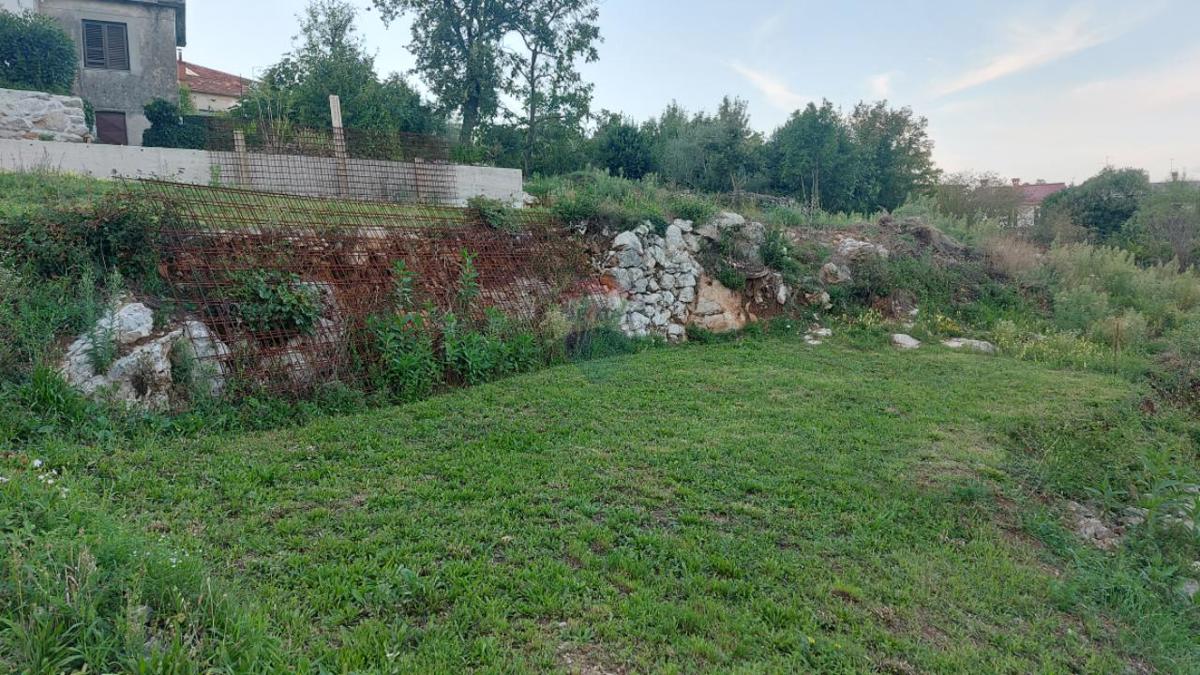 Stavbno zemljišče Mihotići, Matulji, 1.073m2