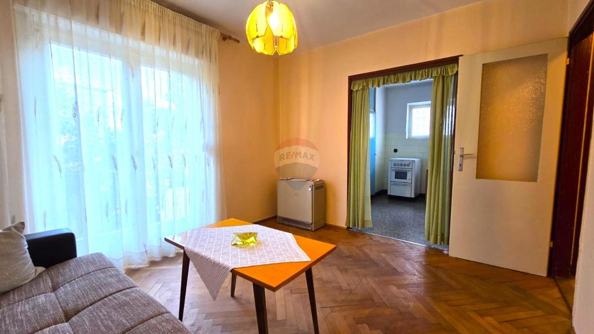 Rovinj, stanovanje, 2 spalnici, parkirišče, 1. nadstropje v stanovanjski stavbi, center