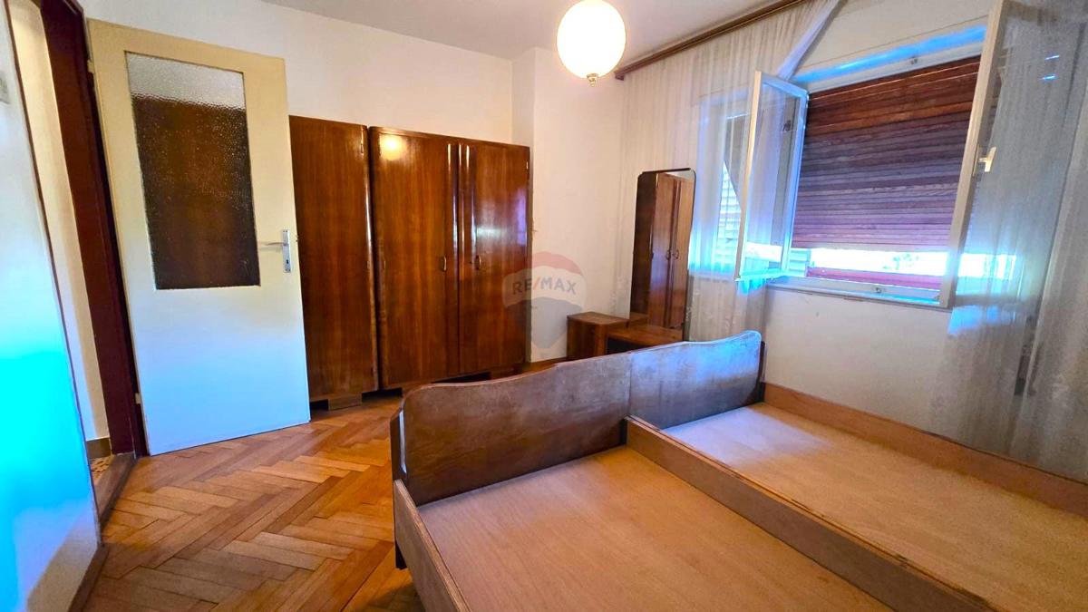 Rovinj, stanovanje, 2 spalnici, parkirišče, 1. nadstropje v stanovanjski stavbi, center