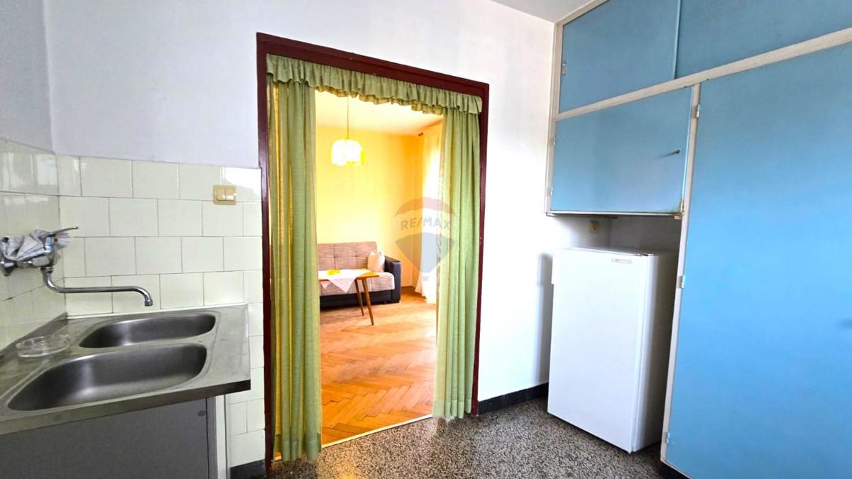 Rovinj, stanovanje, 2 spalnici, parkirišče, 1. nadstropje v stanovanjski stavbi, center