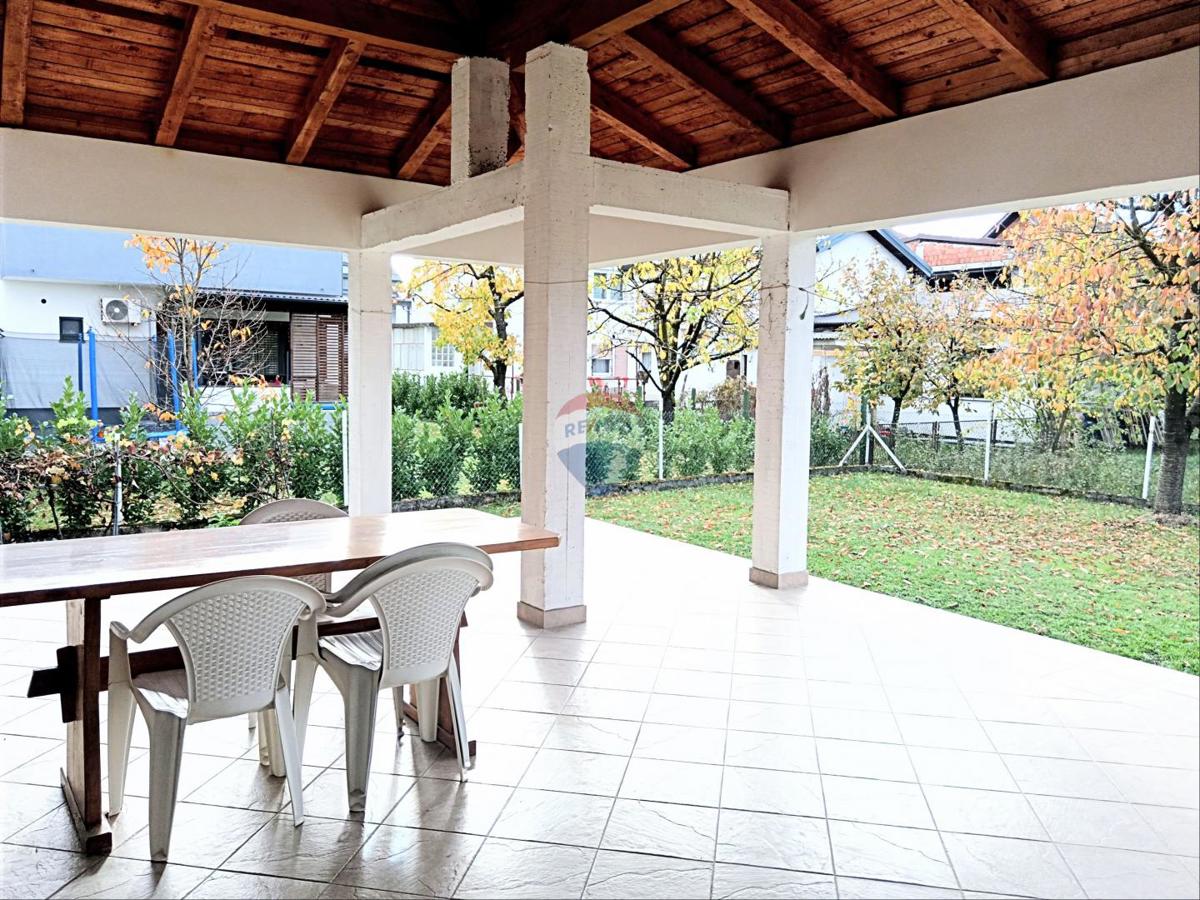 Hiša Kurilovec, Velika Gorica, 375m2