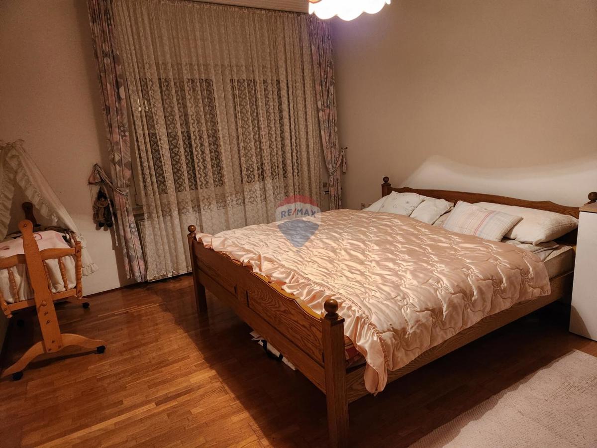 Hiša Kurilovec, Velika Gorica, 375m2