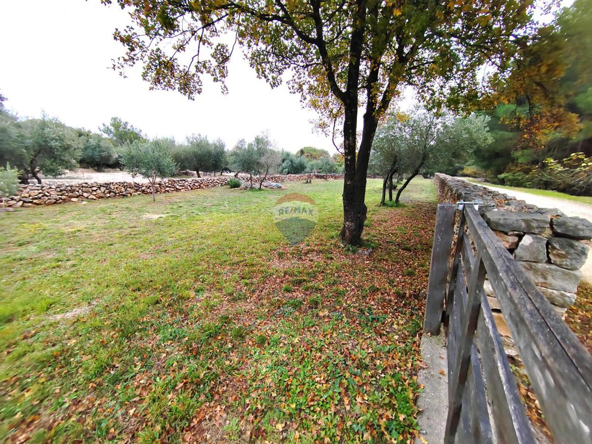 Stavbno zemljišče Krk, 1.043m2