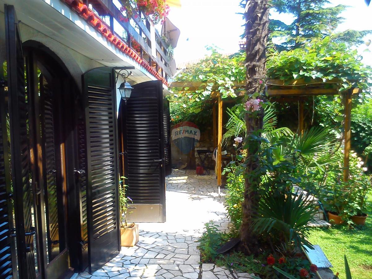 Hiša Kostrena, 250m2