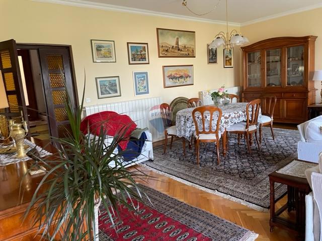 Hiša Kostrena, 250m2