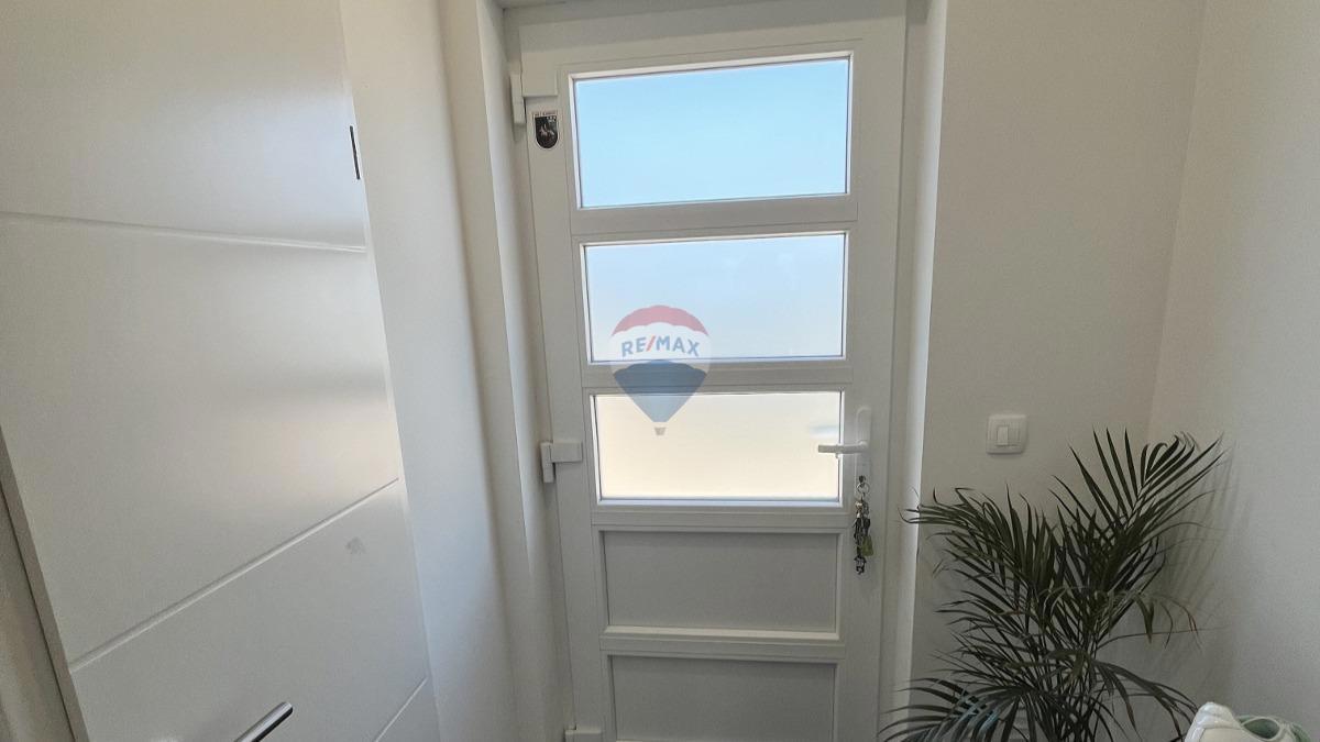 Istra, Novigrad – Dvonadstropno stanovanje s pogledom in vrtom