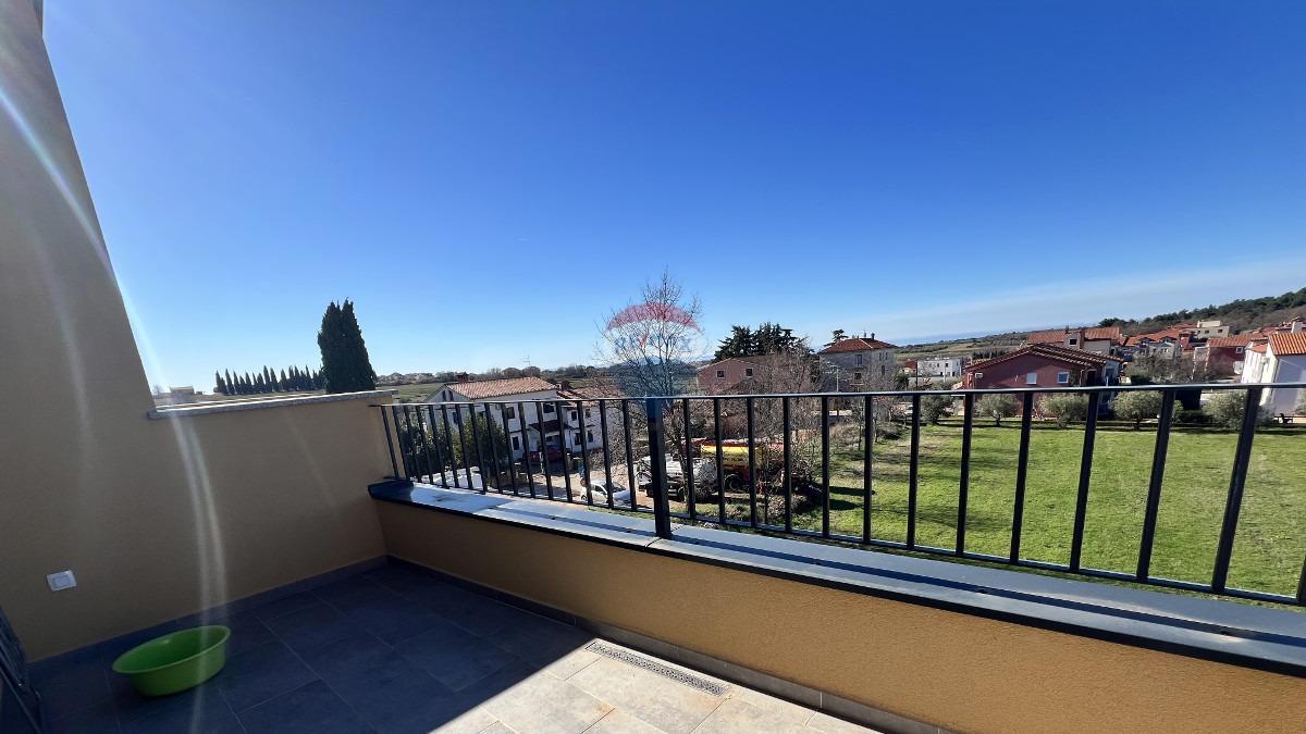 Istra, Novigrad – Dvonadstropno stanovanje s pogledom in vrtom