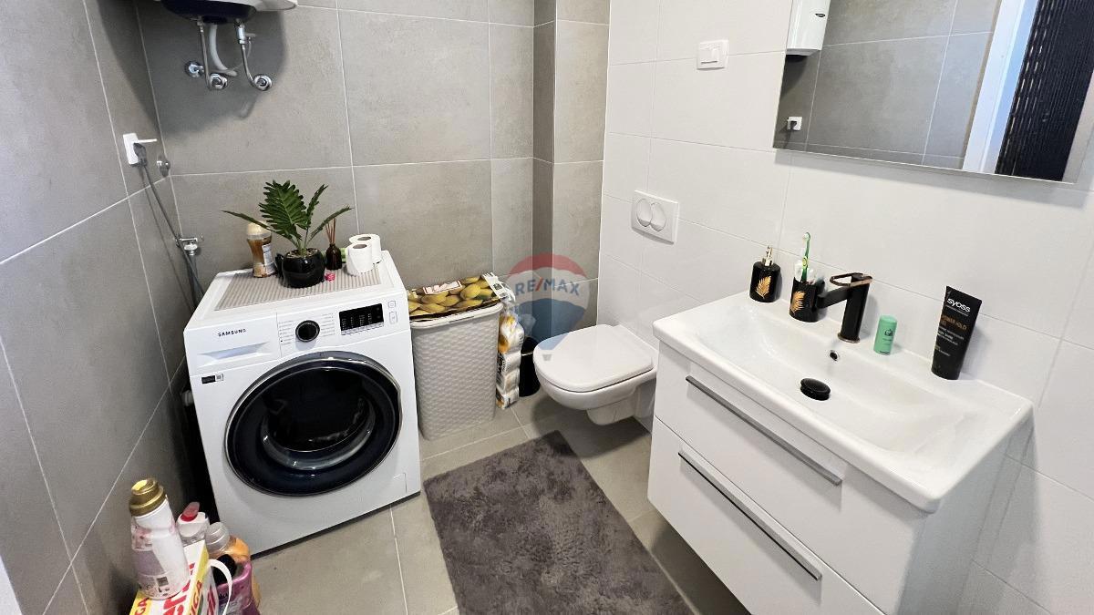 Istra, Novigrad – Dvonadstropno stanovanje s pogledom in vrtom