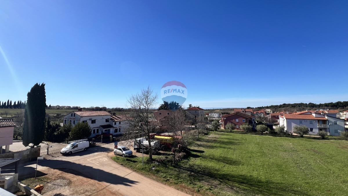 Istra, Novigrad – Dvonadstropno stanovanje s pogledom in vrtom