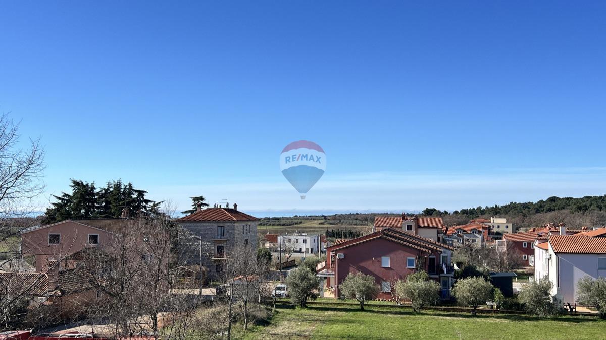 Istra, Novigrad – Dvonadstropno stanovanje s pogledom in vrtom