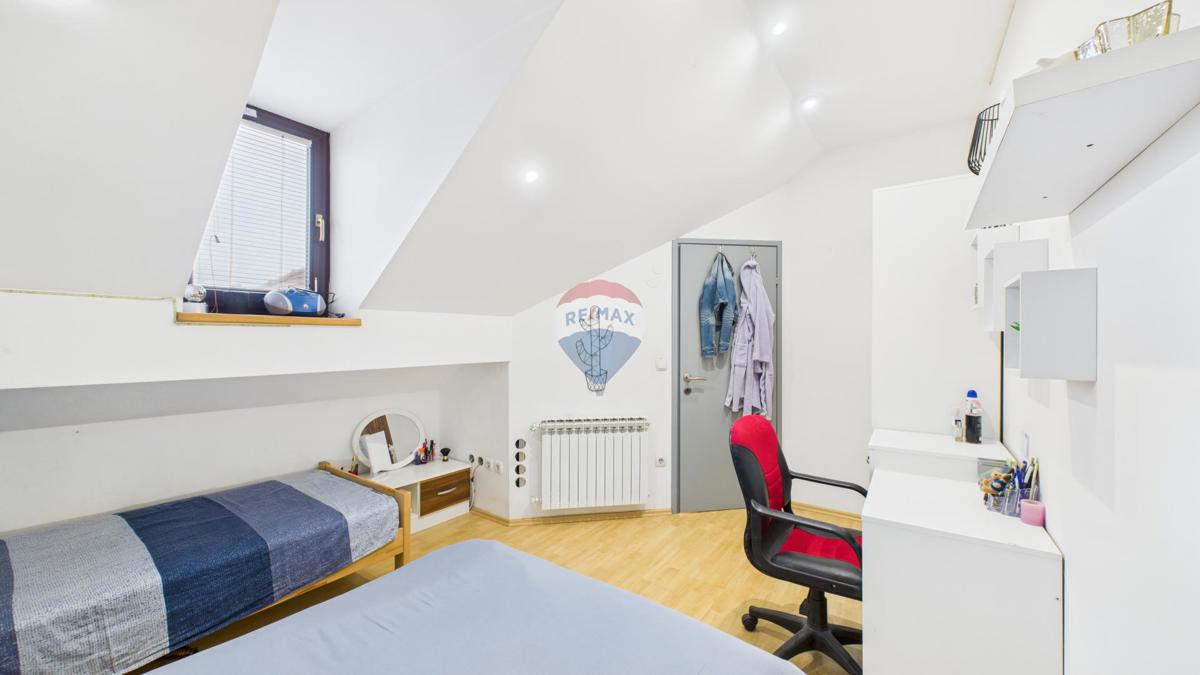 Stanovanje/Apartma Police Pirišće, Ozalj, 78m2