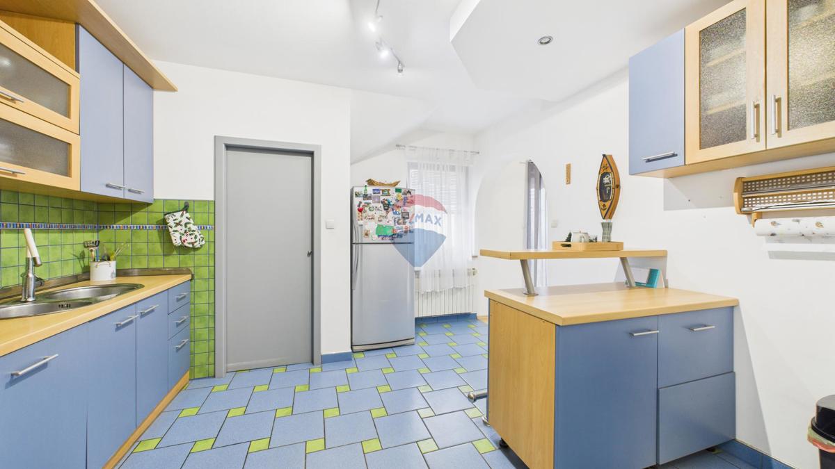 Stanovanje/Apartma Police Pirišće, Ozalj, 78m2