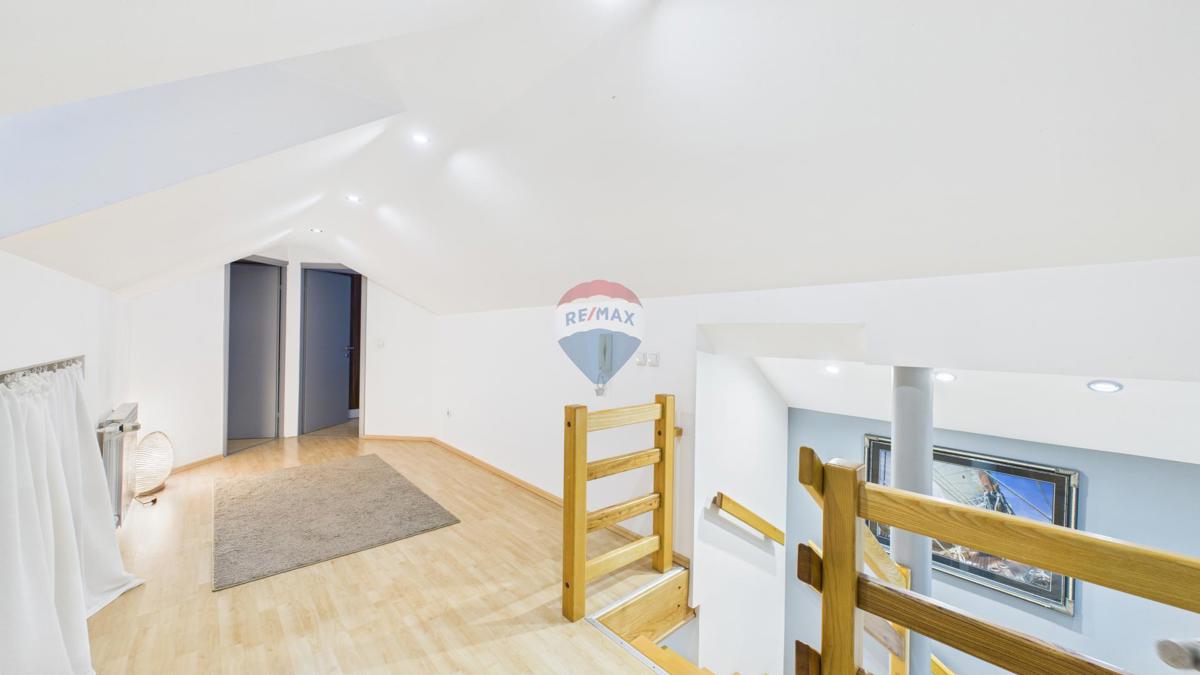 Stanovanje/Apartma Police Pirišće, Ozalj, 78m2