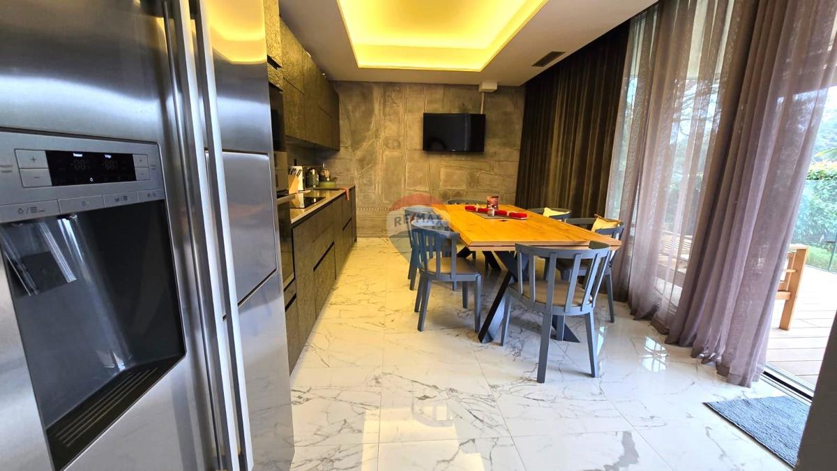 Stanovanje/Apartma Rovinj, 166m2