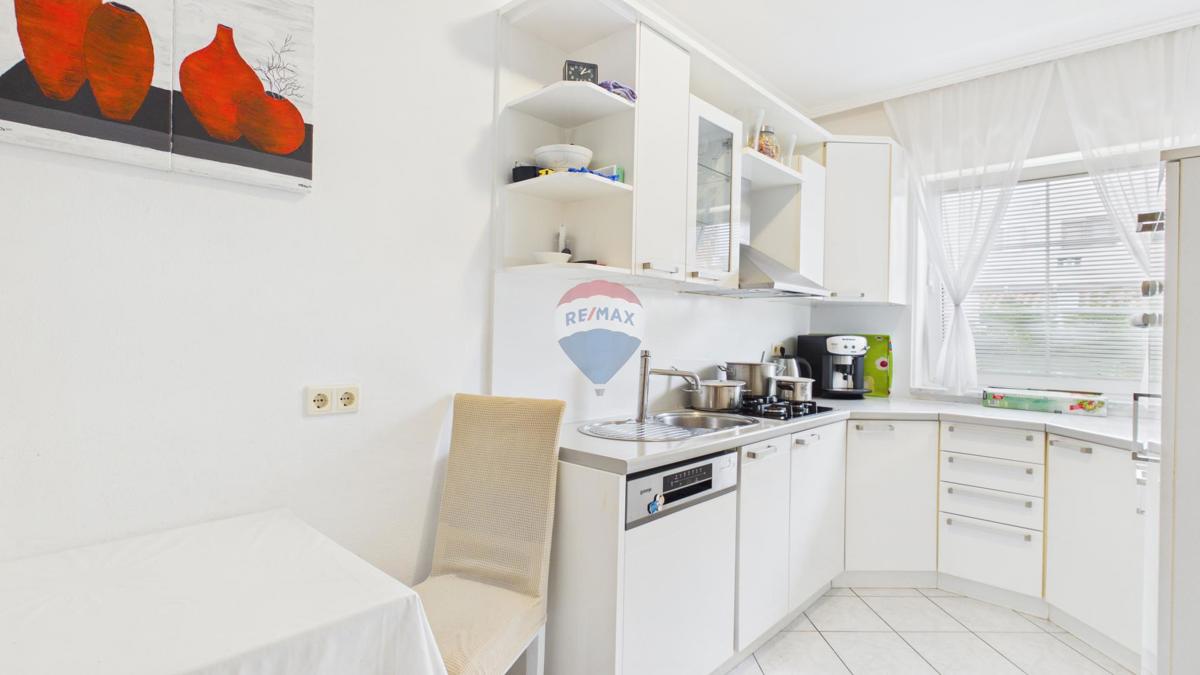 Hiša Rovinj, Dvojček naprodaj v Rovinj – 360 m², pogled na morje, 500 m od plaže