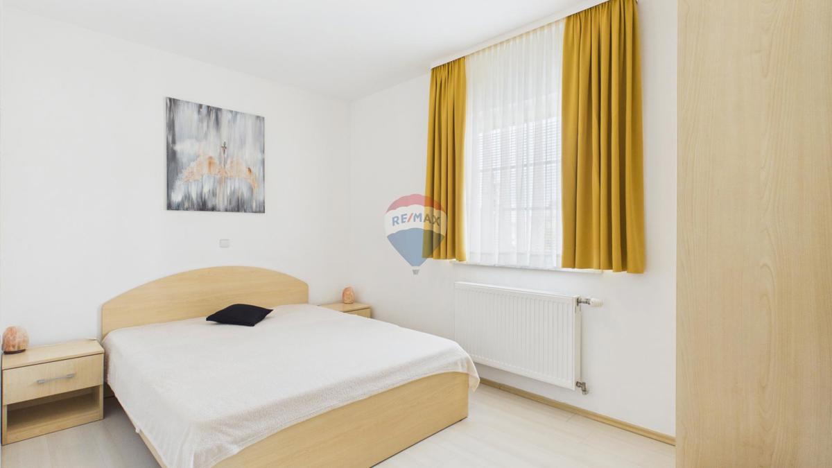 Hiša Rovinj, Dvojček naprodaj v Rovinj – 360 m², pogled na morje, 500 m od plaže