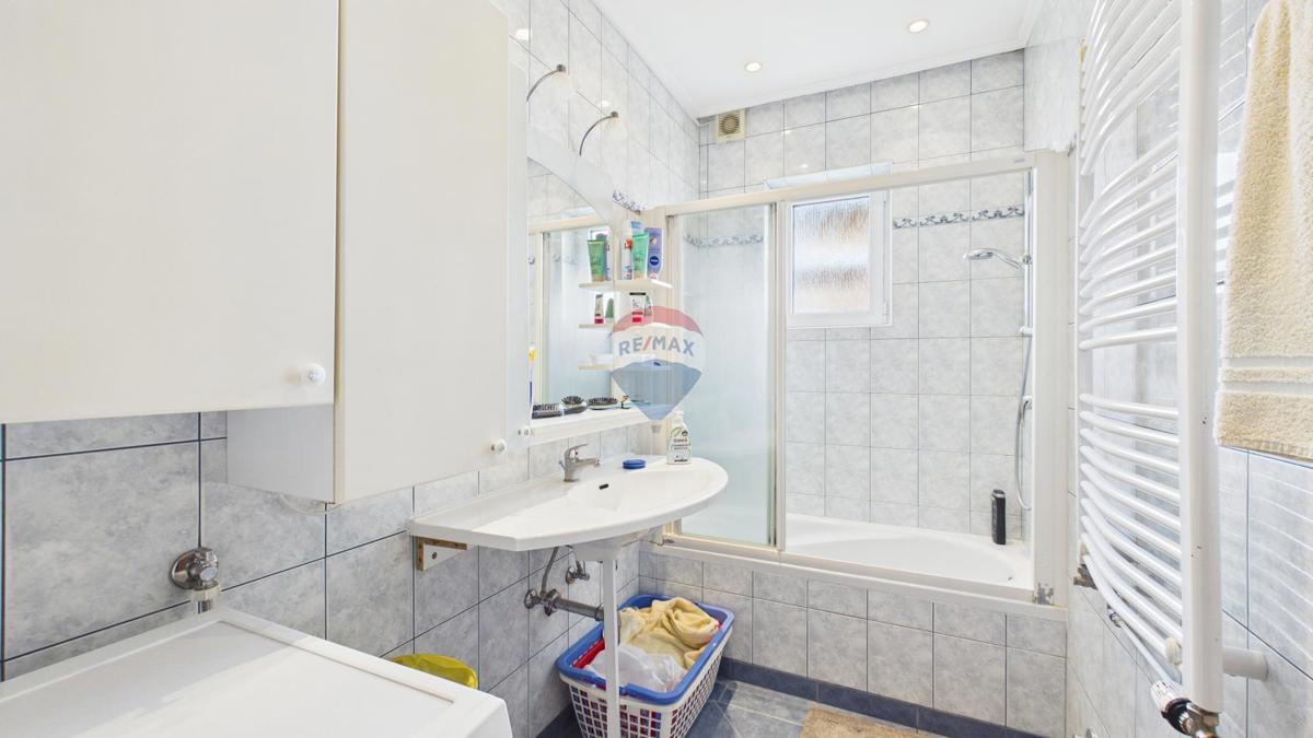 Hiša Rovinj, Dvojček naprodaj v Rovinj – 360 m², pogled na morje, 500 m od plaže