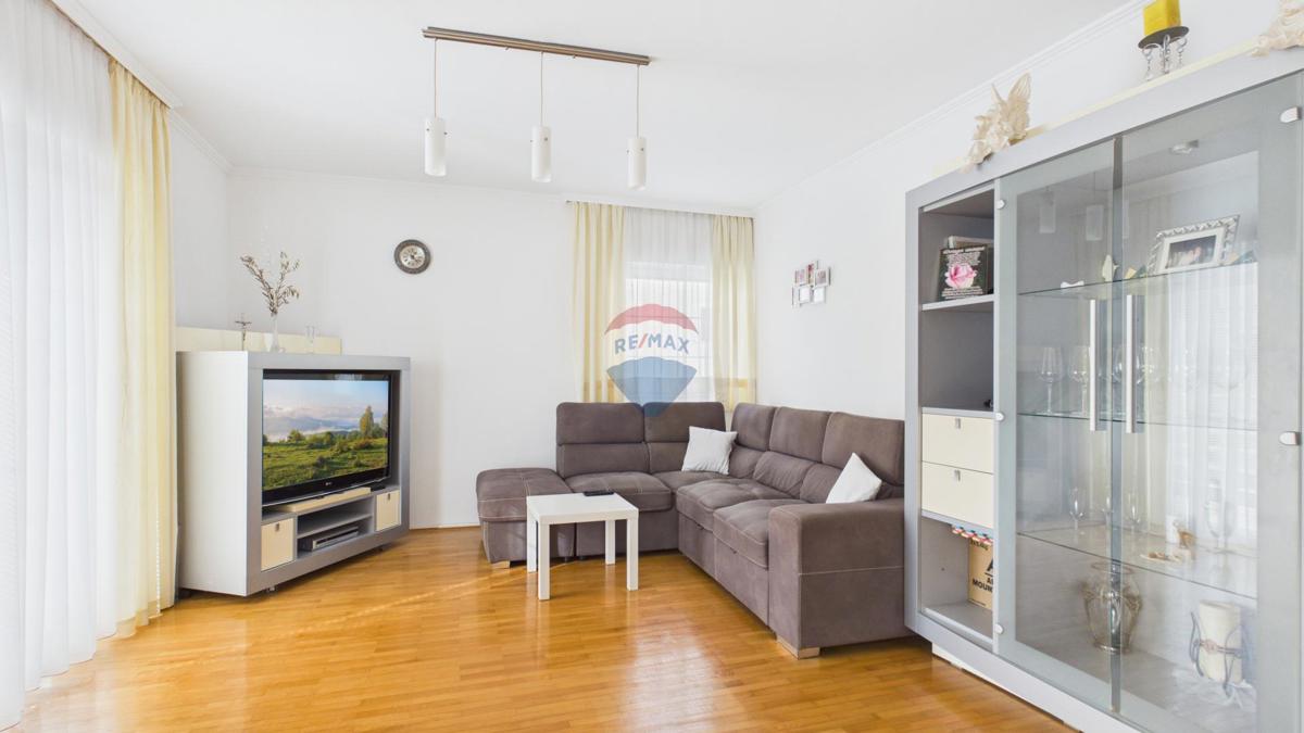 Hiša Rovinj, Dvojček naprodaj v Rovinj – 360 m², pogled na morje, 500 m od plaže